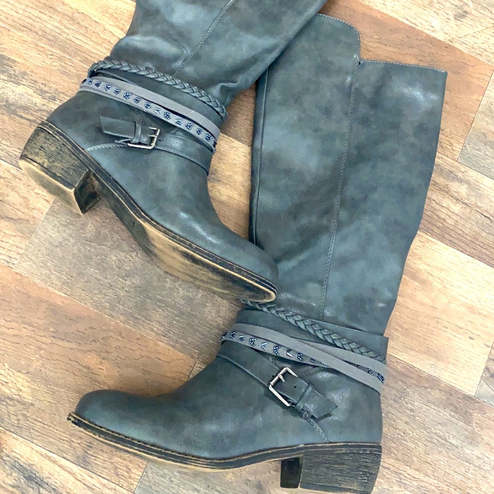 Women’s boots! In great used condition!